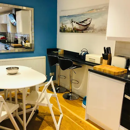 Holiday home Road- Short Walk To Charlestown, & Coastal Paths- Dog Friendly *