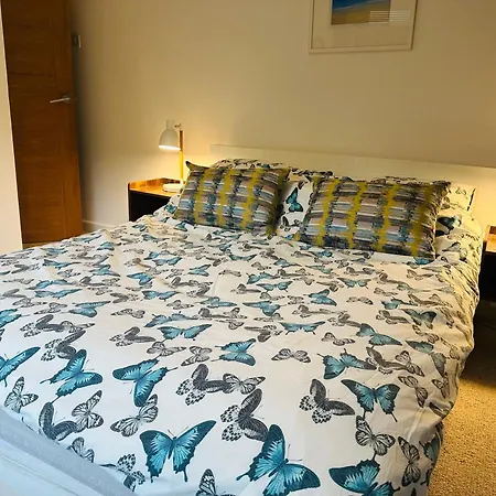 Road- Short Walk To Charlestown, & Coastal Paths- Dog Friendly Holiday home